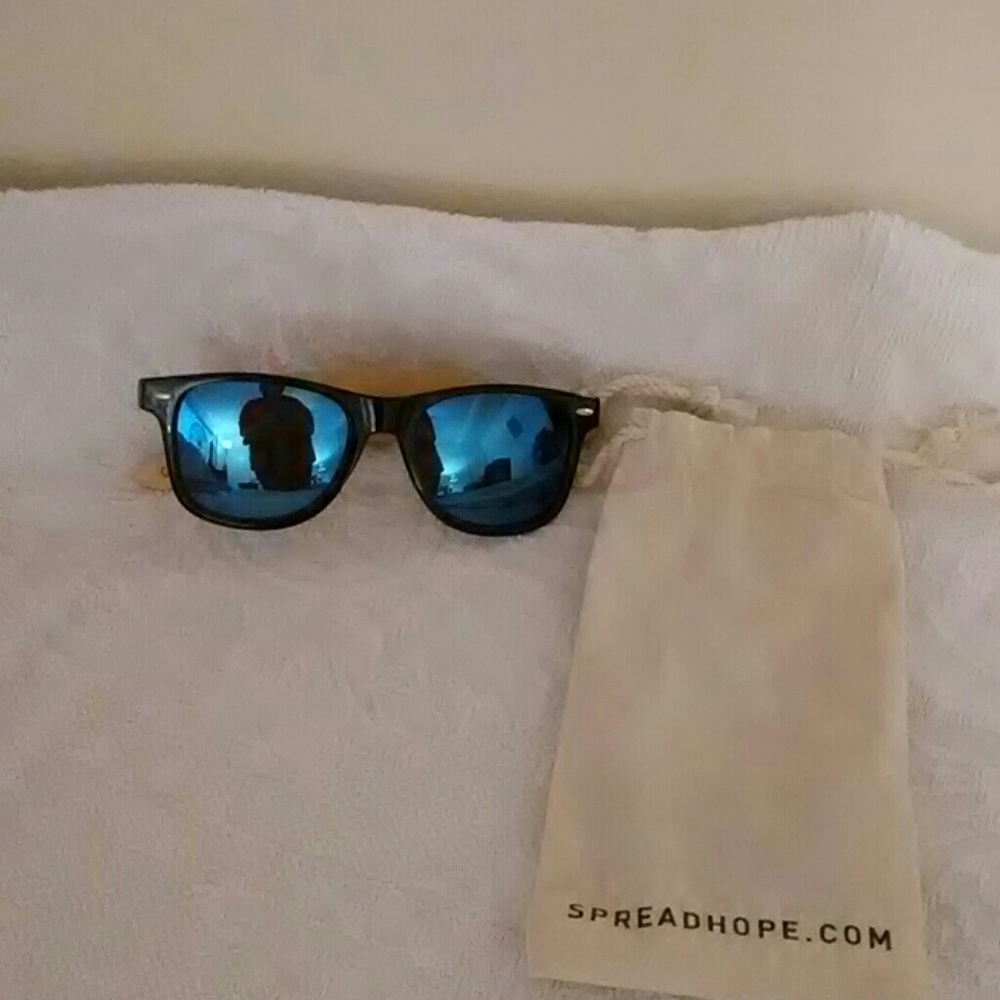 Unisex sunglasses with Bamboo sides